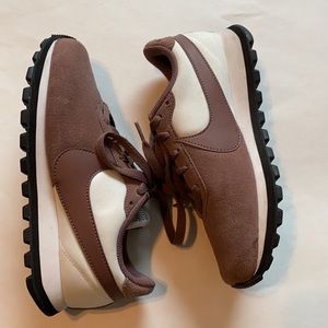 Like new! Nike Women’s Pre-Love OX in Smokey Mauve